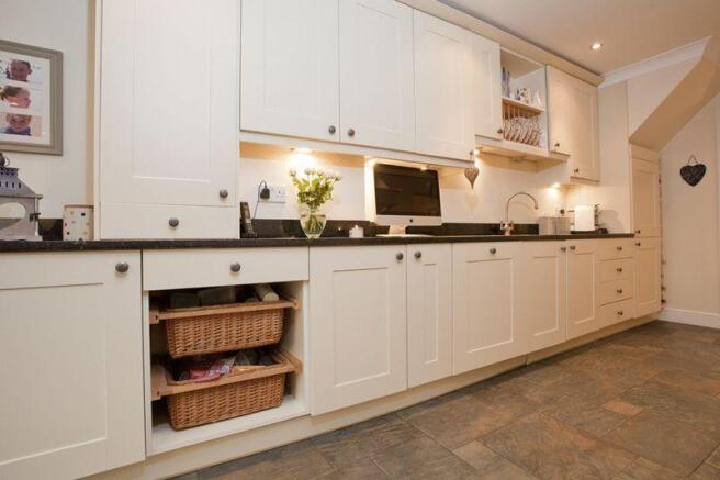 Fitted kitchen