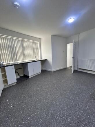 2 bed Flat to rent Image 4