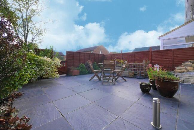 FRONT GARDEN 