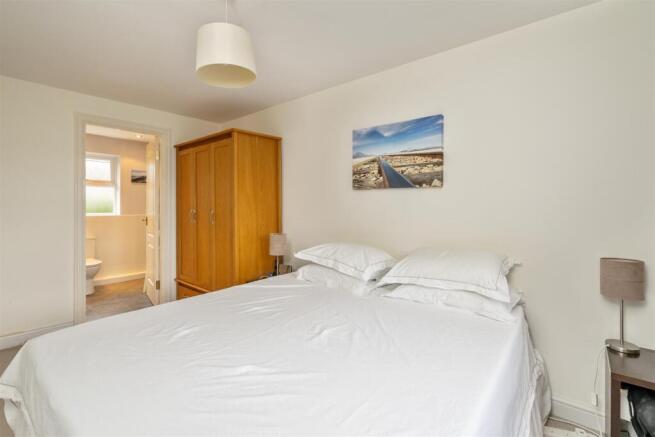 24 Glendon Way_9.jpg
