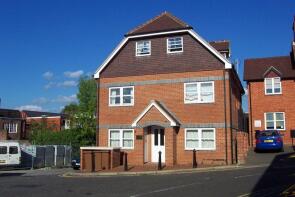Flat 2, Bishops House, Lower South Street, Godalming GU7 1BZ