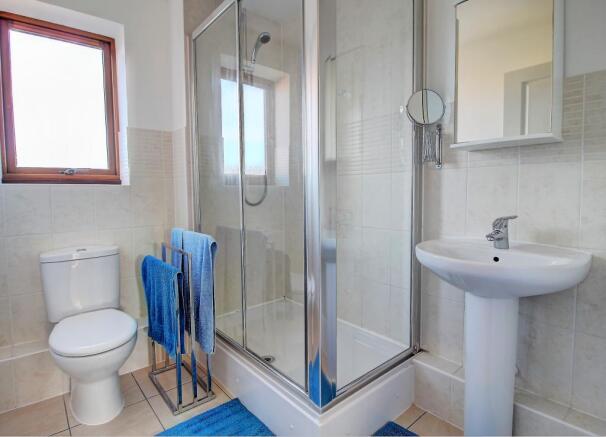 En-suite to bed 1