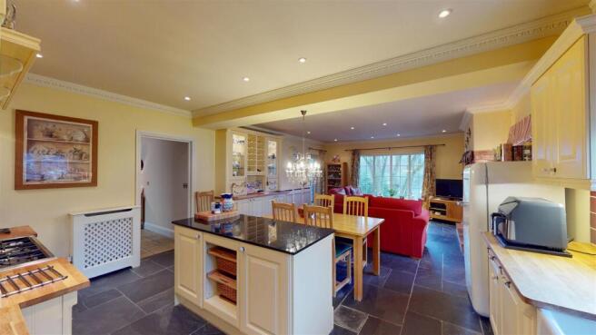 Kitchen/Dining room/Family room