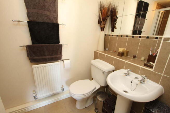 3 bed Town House to rent Image 9
