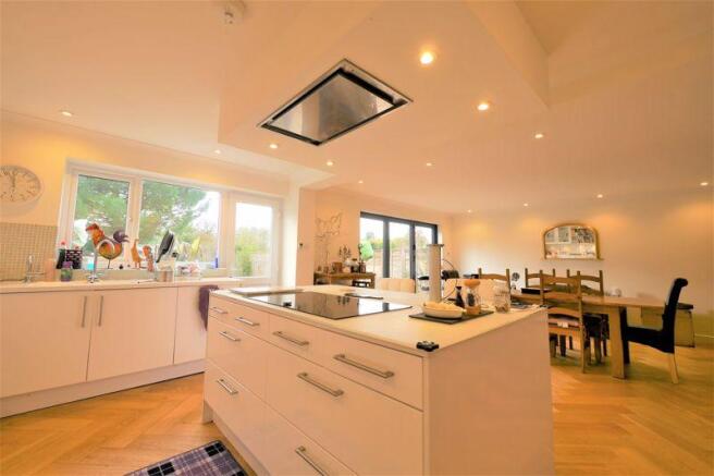 KITCHEN ISLAND