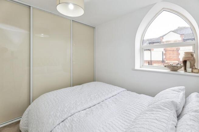 3 bed Terraced for sale Image 11
