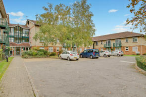 8, 243 Hyde Court, Friern Barnet Lane, Friern Barnet, London N20 0YD