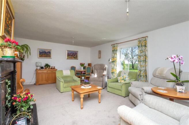 5 bed Detached for sale Image 8