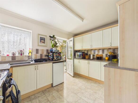 2 bed Semi-Detached for sale Image 4