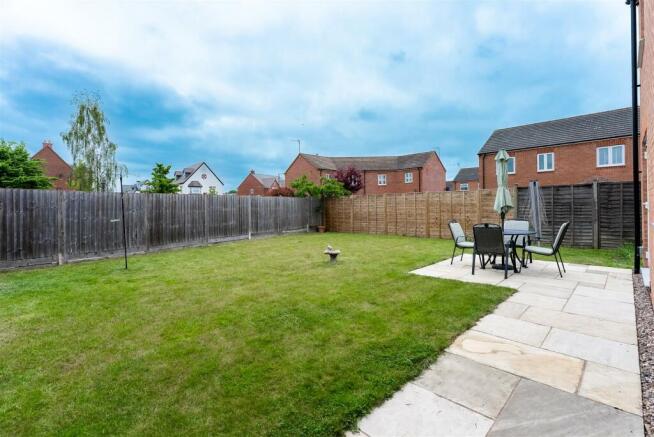 Priors Grove Close-18.jpg