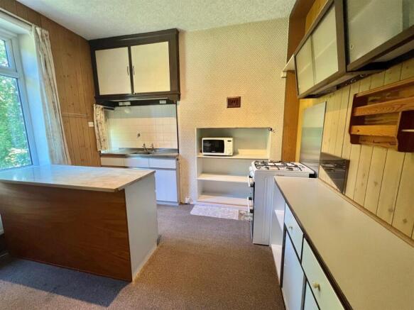 4 bed Semi-Detached for sale Image 6
