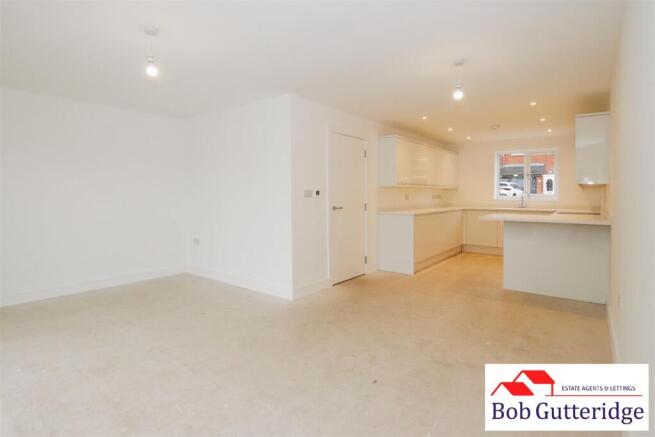 OPEN PLAN "L" SHAPED FITTED KITCHEN/LOUNGE/DINING