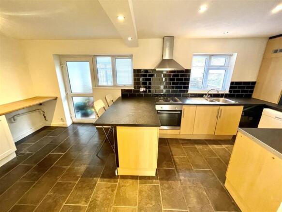 KITCHEN/BREAKFAST ROOM