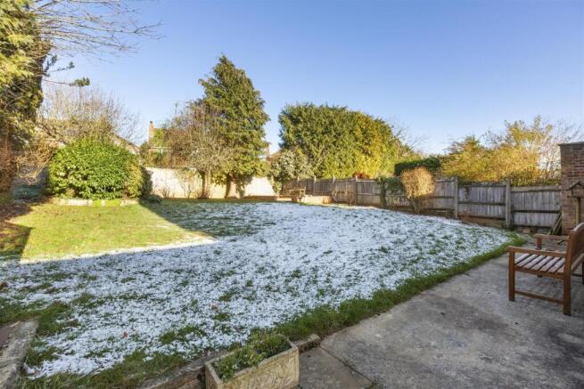 12 Daws Lea, HP11 1QF-19.jpg