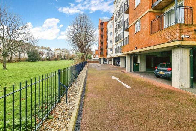 42martellocourtjevingtongardenseastbournebn214sd22