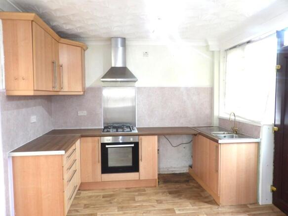 2 bed Semi-Detached to rent Image 4