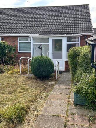 2 bed Semi-Detached Bungalow to rent Image 4
