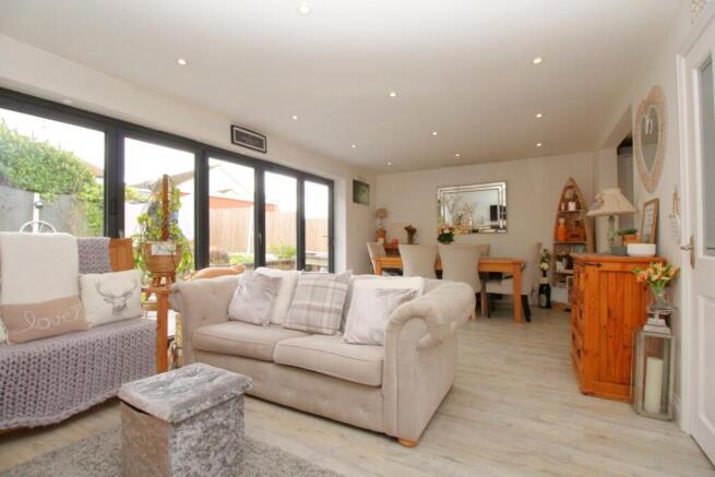 Calthorpe Drive, Prestatyn, Denbighshire, LL19 photo 4