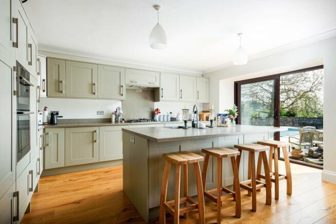 Kitchen_2.jpg