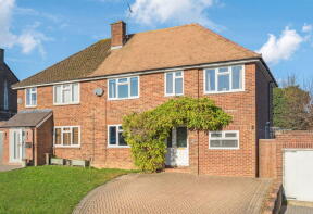 63, Aylward Gardens, Chesham HP5 2QZ
