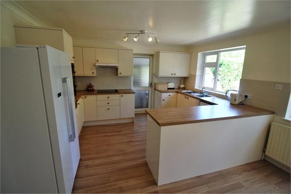Kitchen/ Dining Roo