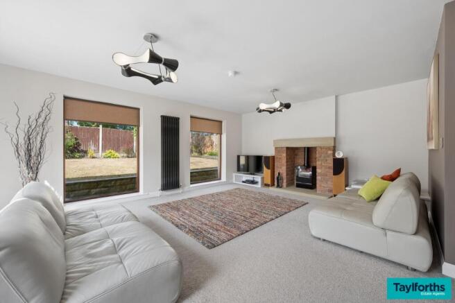 4 bed Detached for sale Image 8