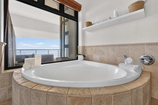 Ensuite bathroom of one of the bedrooms