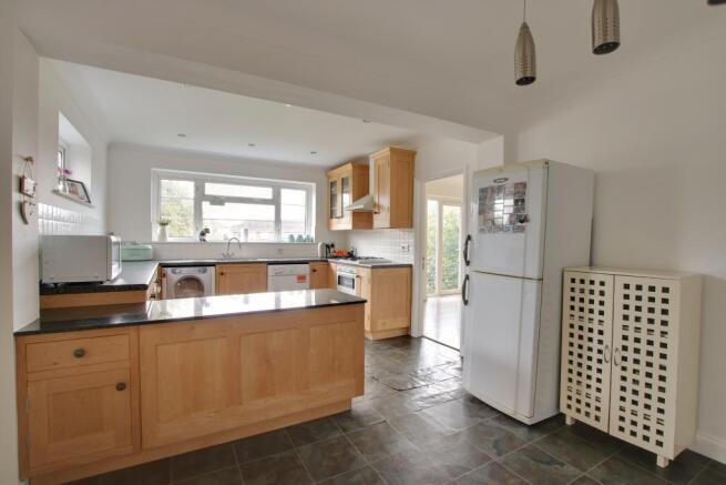 KITCHEN/BREAKFAST ROOM