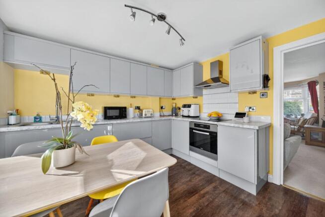 3 bed Terraced for sale Image 4