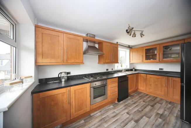 3 bed Semi-Detached to rent Image 10