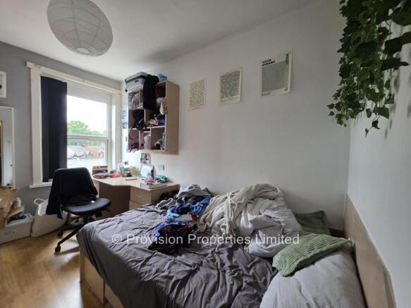 4 bed Terraced to rent Image 5