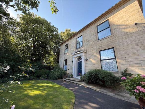 6 bed Detached for sale Image 7