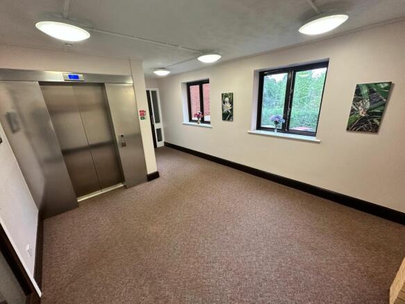 Entrance / Lift