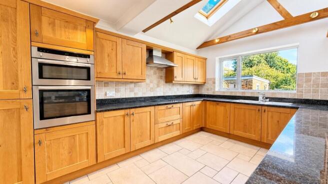 Kitchen 1.jpg