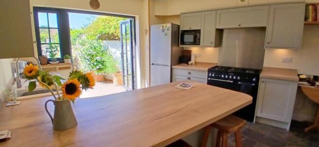 4 bed Cottage for sale Image 4