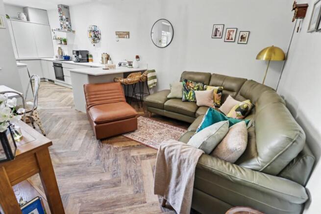 Living dining area in kitchen