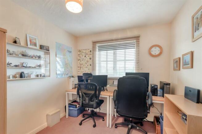 8563986-interior01.jpg