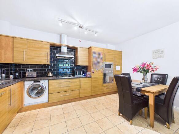 2 bed Apartment for sale Image 5