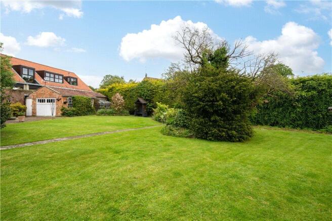7 bed Semi-Detached for sale Image 11