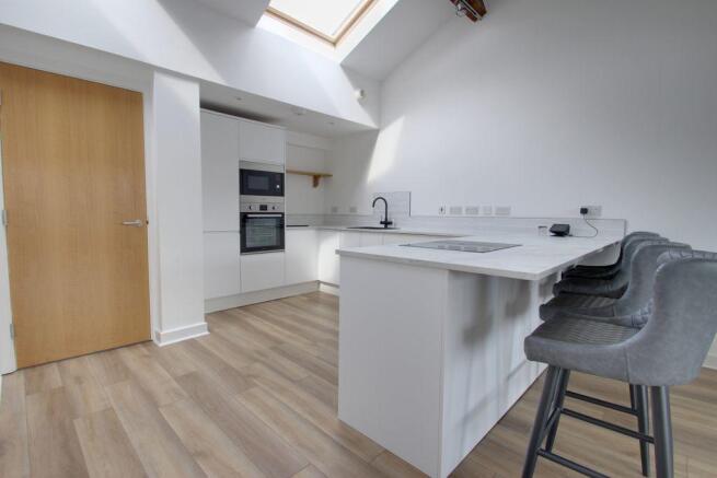 Kitchen incorporating the breakfast bar