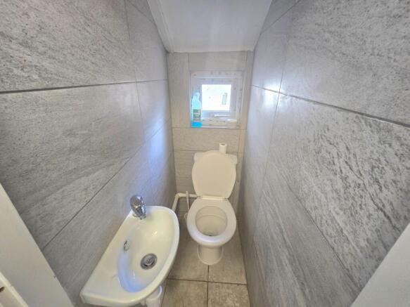1 bed House Share to rent Image 8