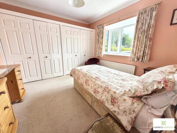 3 bed Bungalow for sale Image 10