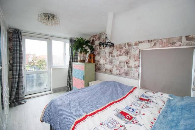 2 bed Flat for sale Image 7