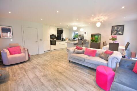 Lehmann Oaks, Lakeview, Crawley, RH10