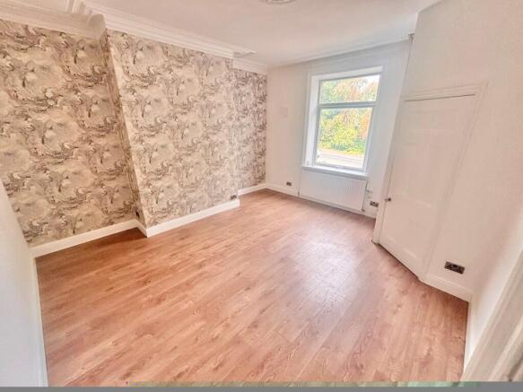 2 bed House to rent Image 2