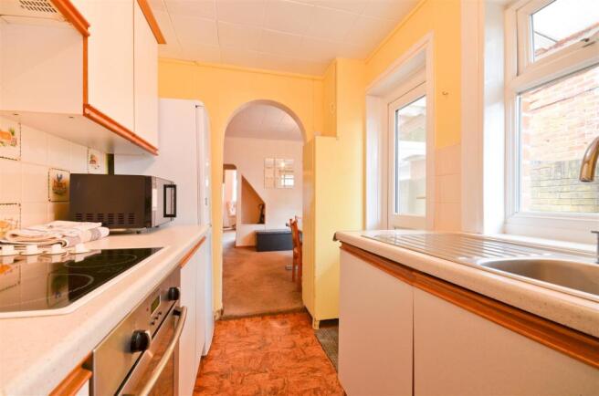Kitchen (2).JPG