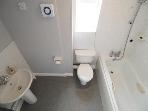Family Bathroom 182