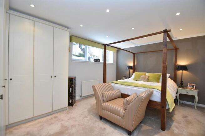 Bedroom 1 (3).JPG