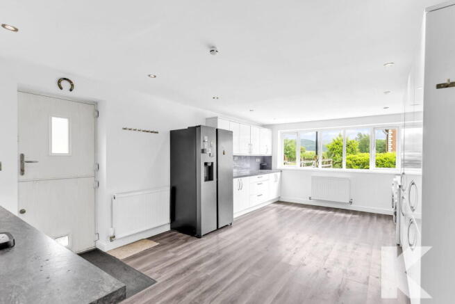 4 bed Detached for sale Image 11