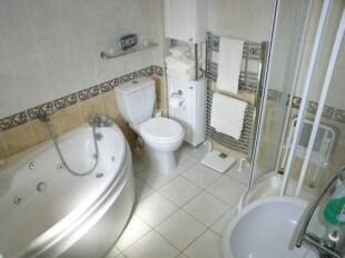 Bath/Shower room